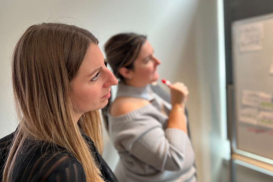 Sophie Praud, chef d’équipe en gestion de projets (gauche) et Jennifer Légaré, directrice conseil (droite) 