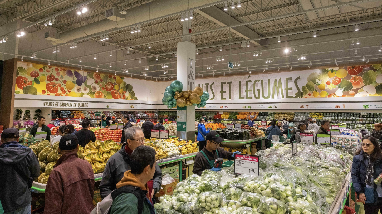 Section fruits et légumes T&T Brossard (Groupe CNW/T&T Supermarkets)